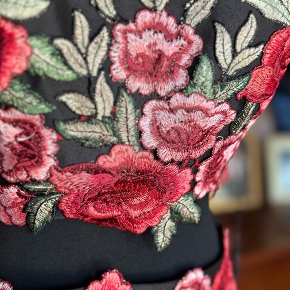 NWT!JANIQUE Elegant 2 Piece Black Embroidered/Floral Off-Shoulder Mermaid Dress - Picture 7 of 10